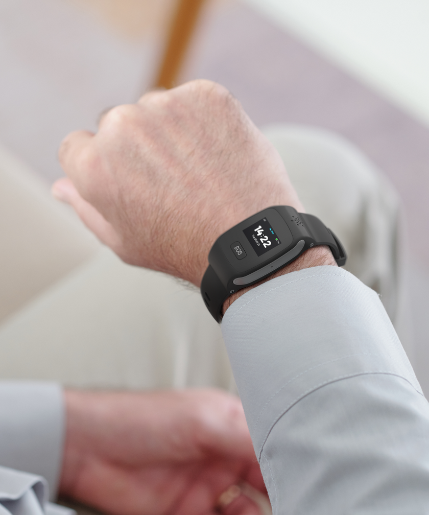 LUADA 2 - Die neue Notrufuhr mit Sturzerkennung – luada.de